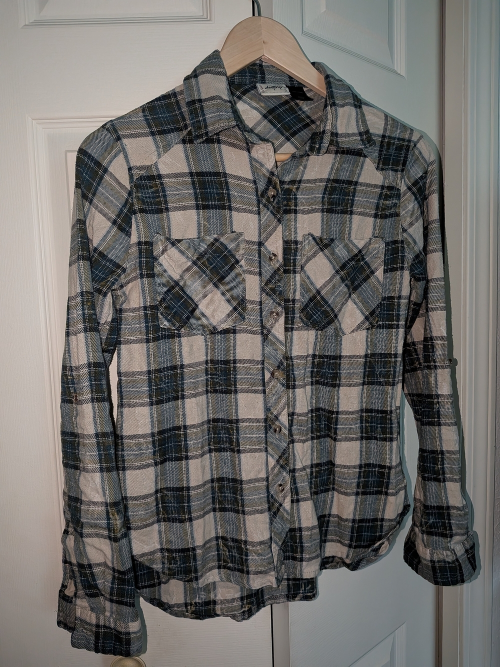 Daytrip Vintage Plaid Button-Down Shirt in White & Blue